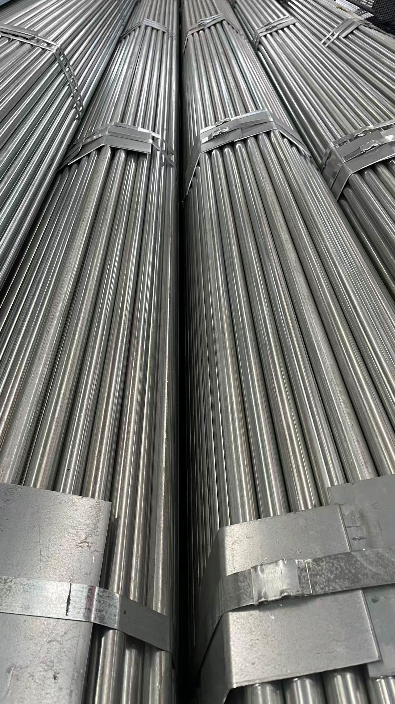 1-inch 2.0mm Galvanized Round Pipe - Image 2